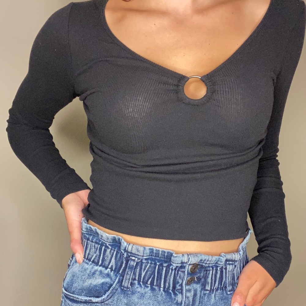KEYHOLE FRONT TOP